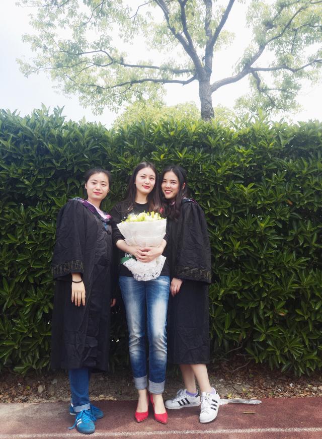 14艺教2班和孙娜老师合影 14艺教2班和孙娜老师合影