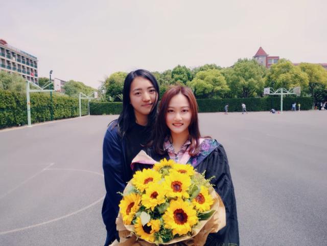 14小教1班与沈洁老师合影 14小教1班与沈洁老师合影