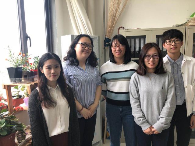 14艺教1班与光203教务老师合照 14艺教1班与光203教务老师合照