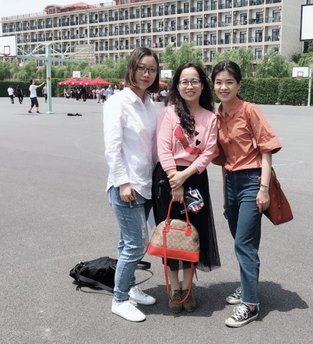 14学前1班与沈晓燕老师合影 14学前1班与沈晓燕老师合影